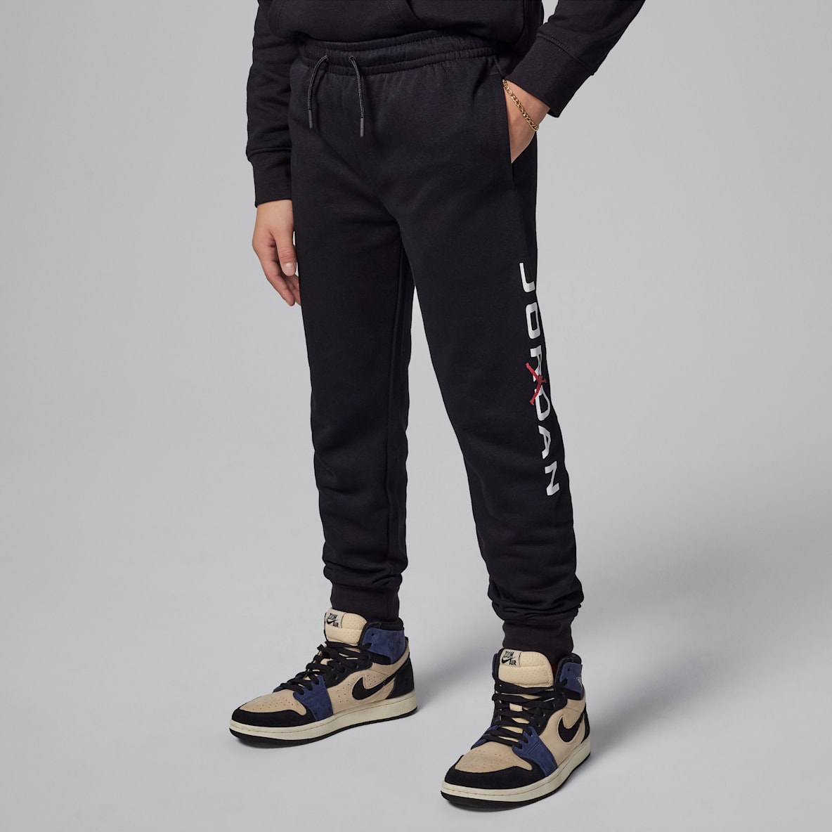 お値下げ中！！☆ジョーダンのジョガーパンツ　XS☆ jordan-4j6.jpg